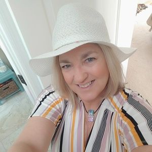 Meet your Posher, Deborah